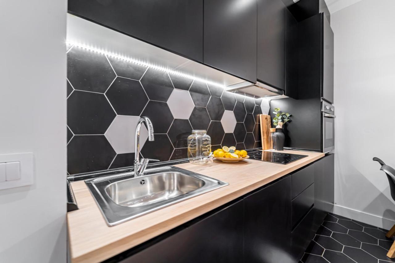 Edsam Madrid Apartments Black Εξωτερικό φωτογραφία