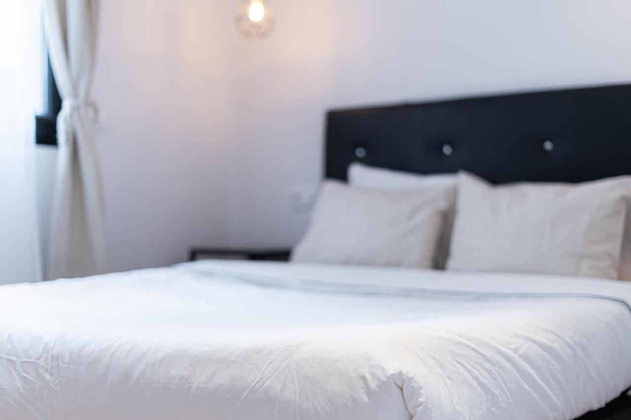 Edsam Madrid Apartments Black Εξωτερικό φωτογραφία