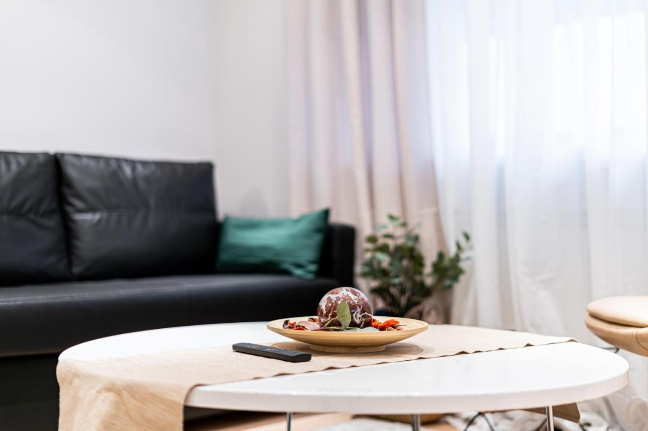 Edsam Madrid Apartments Black Εξωτερικό φωτογραφία