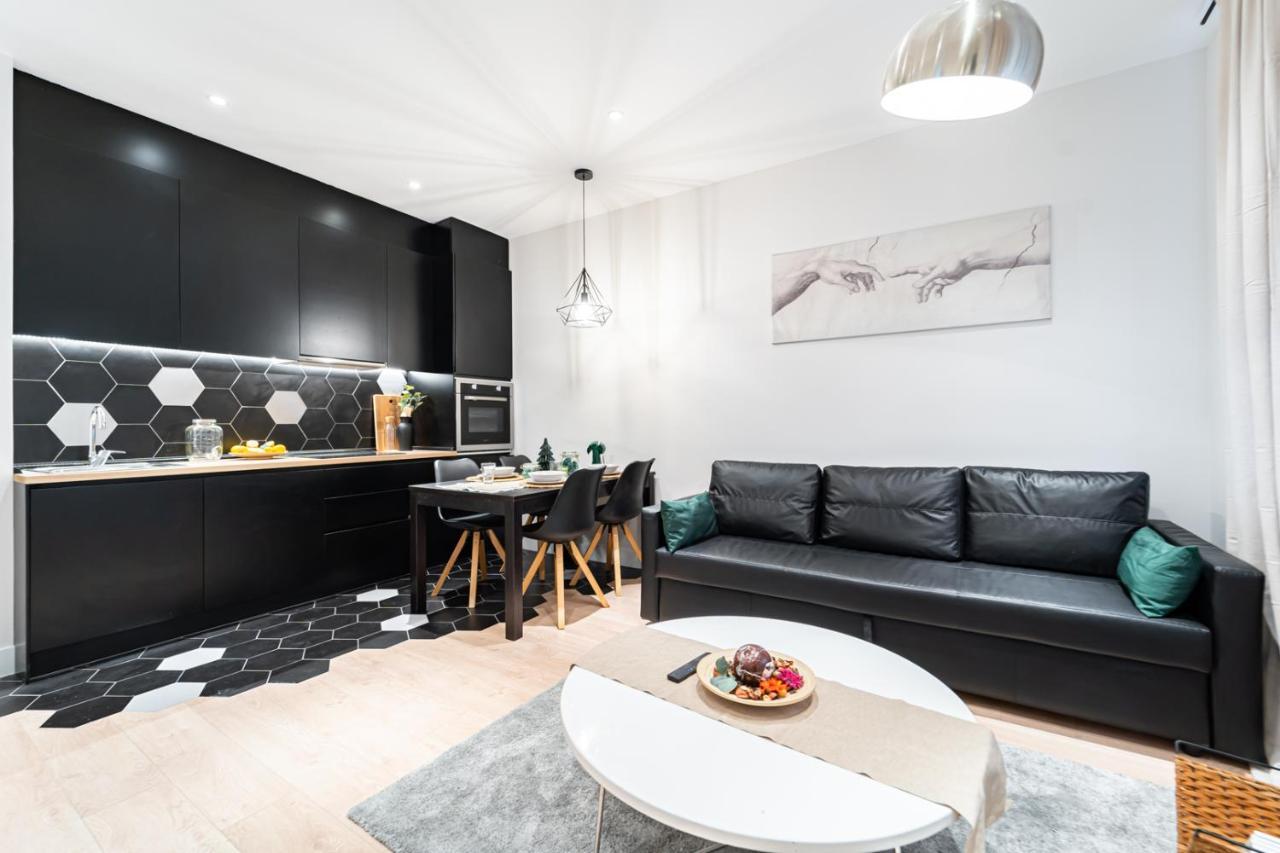 Edsam Madrid Apartments Black Εξωτερικό φωτογραφία