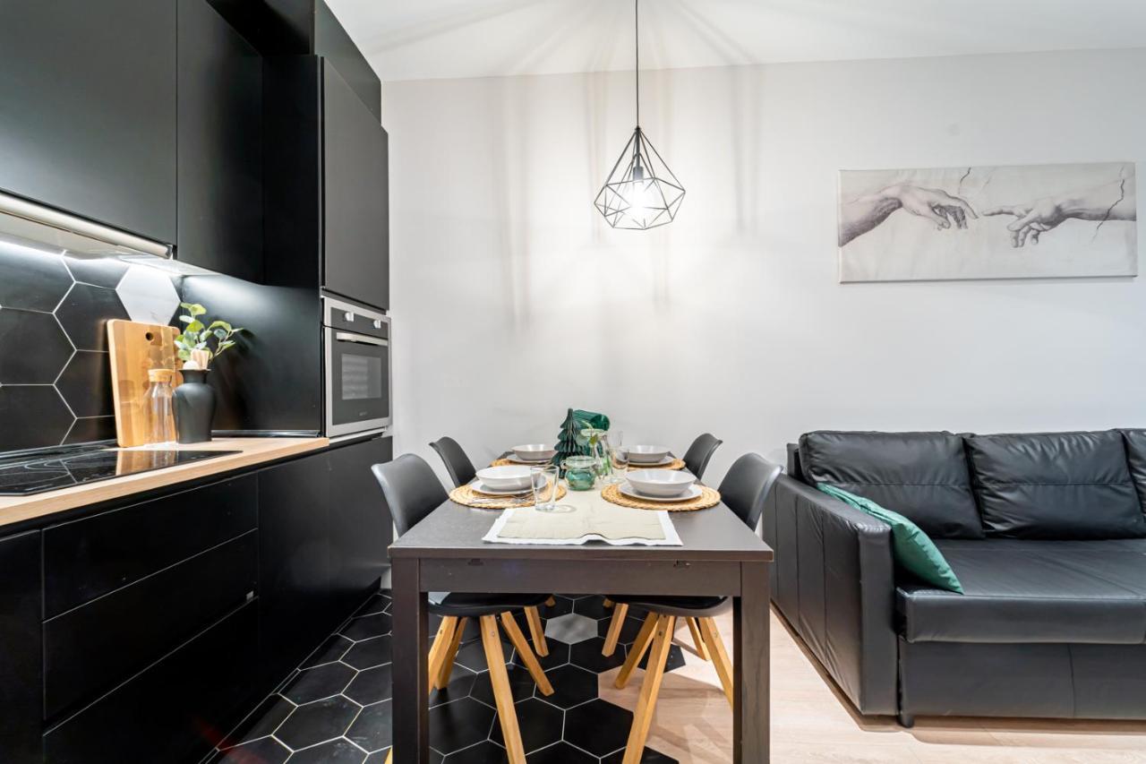 Edsam Madrid Apartments Black Εξωτερικό φωτογραφία